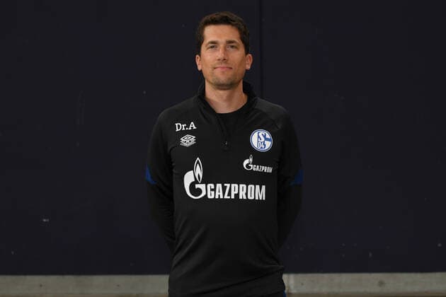 Dr. Antonius Antoniadis; FC Schalke 04; 1.BL, Porträttermin 2021 2022 Gelsenkirchen Nordrhein-Westfalen Deutschland
