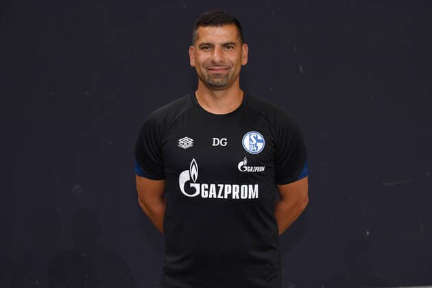 Trainer Dimitrios Grammozis; FC Schalke 04; 1.BL, Porträttermin 2021 2022 Gelsenkirchen Nordrhein-Westfalen Deutschland