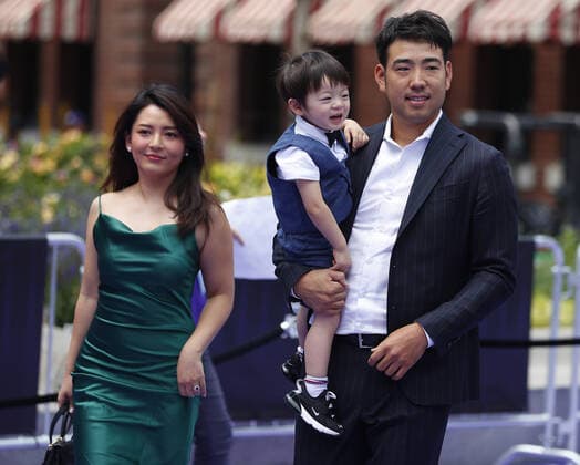 Seattle Mariners pitcher Yusei Kikuchi arrives with his family to the MLB, Baseball Herren, USA All-Star Red Carpet Show at Coors Field in Denver, Colorado, on Tuesday, July 13, 2021.  DEN20210713518 BOBxSTRONG
