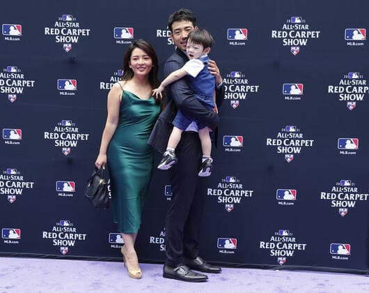 Seattle Mariners pitcher Yusei Kikuchi poses with his family at the MLB, Baseball Herren, USA All-Star Red Carpet Show at Coors Field in Denver, Colorado, on Tuesday, July 13, 2021.  DEN20210713514 BOBxSTRONG