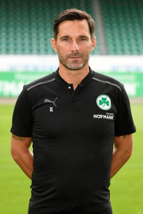 07.07.2021 - SpVgg Greuther Fürth ( Kleeblatt Spielvereinigung ) - 1. Fussball Bundesliga - Saison 2021 2022 - Fototermin Porträttermin - - Einzelbild Einzelfoto Portrait Porträt Kopfbild - Stefan Leitl (Trainer SpVgg Greuther Fürth )
