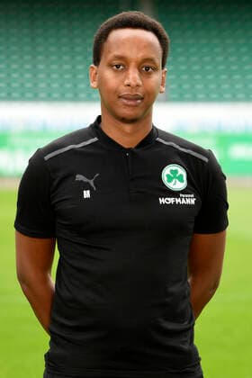 07.07.2021 - SpVgg Greuther Fürth ( Kleeblatt Spielvereinigung ) - 1. Fussball Bundesliga - Saison 2021 2022 - Fototermin Porträttermin - - Einzelbild Einzelfoto Portrait Porträt Kopfbild - Benjamin Ngarambe (Physio SpVgg Greuther Fürth )