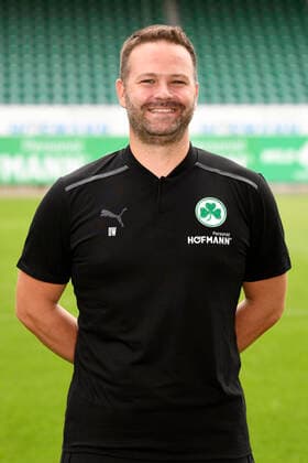 07.07.2021 - SpVgg Greuther Fürth ( Kleeblatt Spielvereinigung ) - 1. Fussball Bundesliga - Saison 2021 2022 - Fototermin Porträttermin - - Einzelbild Einzelfoto Portrait Porträt Kopfbild - Daniel Wiegand (Team-Koordinator Zeugwart SpVgg Greuther Fürth )
