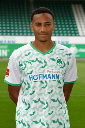 07.07.2021 - SpVgg Greuther Fürth ( Kleeblatt Spielvereinigung ) - 1. Fussball Bundesliga - Saison 2021 2022 - Fototermin Porträttermin - - Einzelbild Einzelfoto Portrait Porträt Kopfbild - Jamie Leweling (40, SpVgg Greuther Fürth )