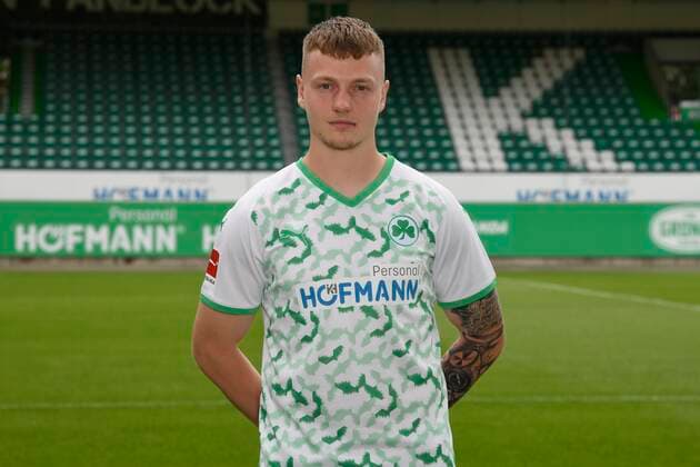 07.07.2021 - SpVgg Greuther Fürth ( Kleeblatt Spielvereinigung ) - 1. Fussball Bundesliga - Saison 2021 2022 - Fototermin Porträttermin - - Einzelbild Einzelfoto Portrait Porträt Kopfbild - Robin Kehr (7, SpVgg Greuther Fürth )
