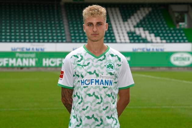 07.07.2021 - SpVgg Greuther Fürth ( Kleeblatt Spielvereinigung ) - 1. Fussball Bundesliga - Saison 2021 2022 - Fototermin Porträttermin - - Einzelbild Einzelfoto Portrait Porträt Kopfbild - Nils Seufert (8, SpVgg Greuther Fürth )