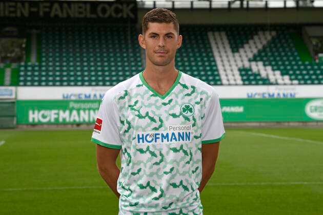 07.07.2021 - SpVgg Greuther Fürth ( Kleeblatt Spielvereinigung ) - 1. Fussball Bundesliga - Saison 2021 2022 - Fototermin Porträttermin - - Einzelbild Einzelfoto Portrait Porträt Kopfbild - Emil Berggreen (9, SpVgg Greuther Fürth )