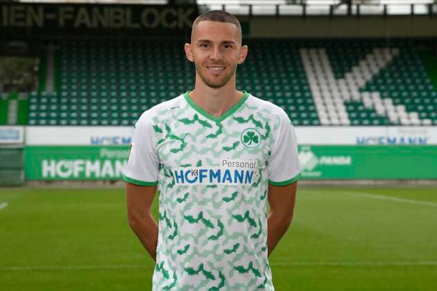 07.07.2021 - SpVgg Greuther Fürth ( Kleeblatt Spielvereinigung ) - 1. Fussball Bundesliga - Saison 2021 2022 - Fototermin Porträttermin - - Einzelbild Einzelfoto Portrait Porträt Kopfbild - Branimir Hrgota (10. SpVgg Greuther Fürth )