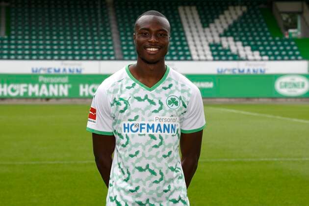 07.07.2021 - SpVgg Greuther Fürth ( Kleeblatt Spielvereinigung ) - 1. Fussball Bundesliga - Saison 2021 2022 - Fototermin Porträttermin - - Einzelbild Einzelfoto Portrait Porträt Kopfbild - Dickson Abiama (11, SpVgg Greuther Fürth )