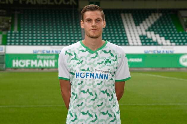 07.07.2021 - SpVgg Greuther Fürth ( Kleeblatt Spielvereinigung ) - 1. Fussball Bundesliga - Saison 2021 2022 - Fototermin Porträttermin - - Einzelbild Einzelfoto Portrait Porträt Kopfbild - Max Christiansen (13, SpVgg Greuther Fürth )
