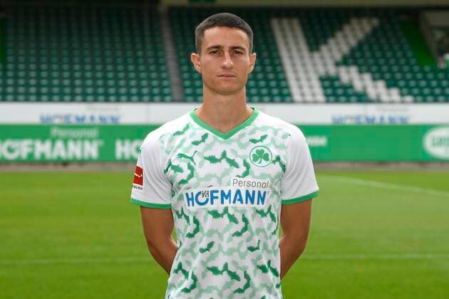 07.07.2021 - SpVgg Greuther Fürth ( Kleeblatt Spielvereinigung ) - 1. Fussball Bundesliga - Saison 2021 2022 - Fototermin Porträttermin - - Einzelbild Einzelfoto Portrait Porträt Kopfbild - Marco Meyerhöfer Meyerhoefer (18, SpVgg Greuther Fürth )