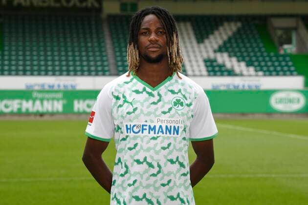 07.07.2021 - SpVgg Greuther Fürth ( Kleeblatt Spielvereinigung ) - 1. Fussball Bundesliga - Saison 2021 2022 - Fototermin Porträttermin - - Einzelbild Einzelfoto Portrait Porträt Kopfbild - Gideon Jung ( 23, SpVgg Greuther Fürth )