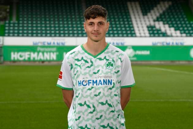 07.07.2021 - SpVgg Greuther Fürth ( Kleeblatt Spielvereinigung ) - 1. Fussball Bundesliga - Saison 2021 2022 - Fototermin Porträttermin - - Einzelbild Einzelfoto Portrait Porträt Kopfbild - Elias Kratzer (29, SpVgg Greuther Fürth )