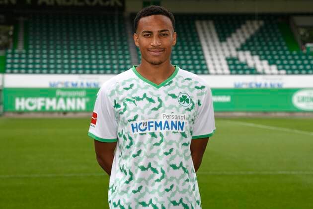 07.07.2021 - SpVgg Greuther Fürth ( Kleeblatt Spielvereinigung ) - 1. Fussball Bundesliga - Saison 2021 2022 - Fototermin Porträttermin - - Einzelbild Einzelfoto Portrait Porträt Kopfbild - Jamie Leweling (40, SpVgg Greuther Fürth )