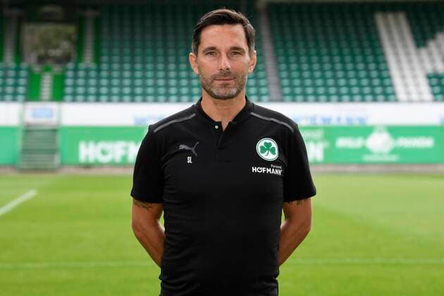 07.07.2021 - SpVgg Greuther Fürth ( Kleeblatt Spielvereinigung ) - 1. Fussball Bundesliga - Saison 2021 2022 - Fototermin Porträttermin - - Einzelbild Einzelfoto Portrait Porträt Kopfbild - Stefan Leitl (Trainer SpVgg Greuther Fürth )