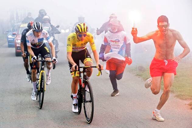 Sport Bilder des Tages SAINT-LARY-SOULAN, FRANCE - JULY 14 : POGACAR Tadej (SLO) of UAE TEAM EMIRATES victory during stage 17 of the 108th edition of the 2021 Tour de France cycling race, a stage of 178,4 kms between Muret and Saint-Lary-Soulan. on July 14, 2021 in Saint-Lary-Soulan, France, 14 07 2021 CYCLISME : Tour de France 2021 - Etape 17 - Muret to Saint-Lary-Soulan - 14 07 2021 PHOTONEWS PANORAMIC 