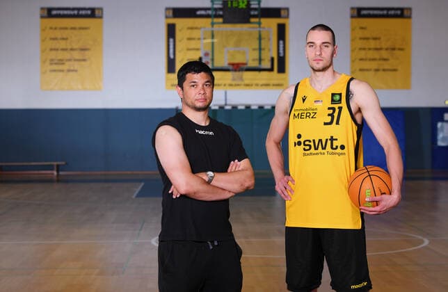 Basketball 2. Bundesliga 2021 2022 14.07.2021 Corona-Impfkampagne: Gib dem Virus einen Korb, jetzt Impftermin vereinbaren! Eine Aktion der Tigers Tuebingen, des Universitaetsklinikum Tuebingen (UKT) und des Landkreis Tuebingen. Trainer Daniel Jansson (li, Tigers) und Daniel Keppeler (re, Tigers)