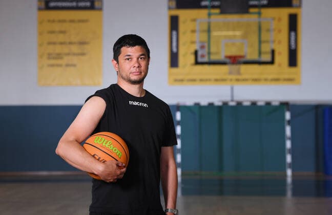 Basketball 2. Bundesliga 2021 2022 14.07.2021 Corona-Impfkampagne: Gib dem Virus einen Korb, jetzt Impftermin vereinbaren! Eine Aktion der Tigers Tuebingen, des Universitaetsklinikum Tuebingen (UKT) und des Landkreis Tuebingen. Trainer Daniel Jansson (Tigers)