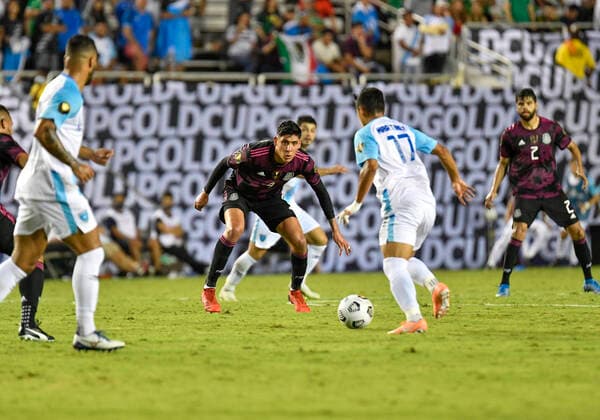Jul 14, 2021: Mexico defender Edson Alvarez (4) watches as Guatamala forward Luis Martinez (17) looks to pass during a CONCACAF Gold Cup game between Mexico and Guatemala at the Cotton Bowl Stadium in Dallas, TX Mexico defeated Guatemala 3-0 CSM Dallas USA - ZUMAcp2_ 20210714_zaf_cp2_010 Copyright: xAlbertxPenax