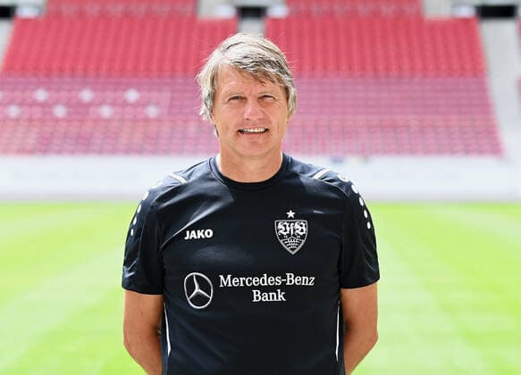 FUSSBALL 1. BUNDESLIGA SAISON 2021 2022 12.07.2021 Fototermin beim VfB Stuttgart in der Mercedes Benz Arena: Betreuer Peter Reichert