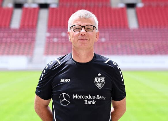 FUSSBALL 1. BUNDESLIGA SAISON 2021 2022 12.07.2021 Fototermin beim VfB Stuttgart in der Mercedes Benz Arena: Zeugwart Michael Meusch