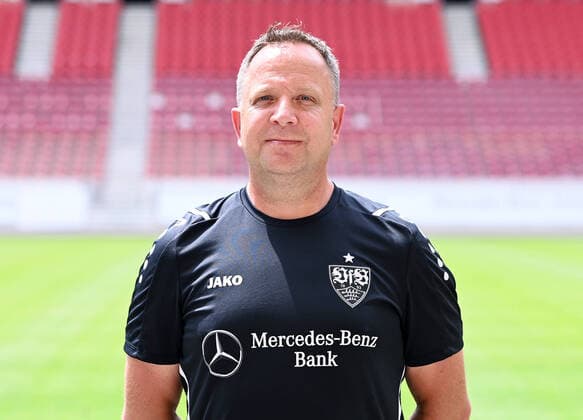 FUSSBALL 1. BUNDESLIGA SAISON 2021 2022 12.07.2021 Fototermin beim VfB Stuttgart in der Mercedes Benz Arena: Zeugwart Thomas Schultheiss
