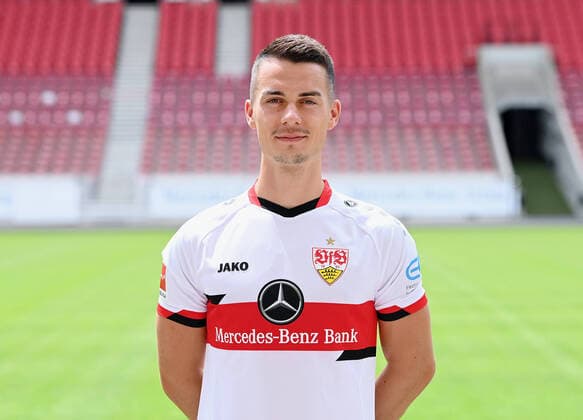 FUSSBALL 1. BUNDESLIGA SAISON 2021 2022 12.07.2021 Fototermin beim VfB Stuttgart in der Mercedes Benz Arena: Erik Thommy