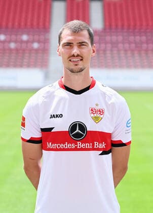 FUSSBALL 1. BUNDESLIGA SAISON 2021 2022 12.07.2021 Fototermin beim VfB Stuttgart in der Mercedes Benz Arena: Pascal Stenzel