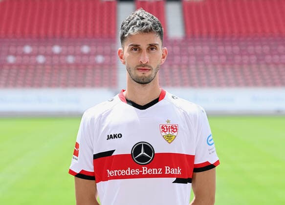 FUSSBALL 1. BUNDESLIGA SAISON 2021 2022 12.07.2021 Fototermin beim VfB Stuttgart in der Mercedes Benz Arena: Atakan Karazor