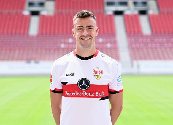FUSSBALL 1. BUNDESLIGA SAISON 2021 2022 12.07.2021 Fototermin beim VfB Stuttgart in der Mercedes Benz Arena: Philipp Foerster