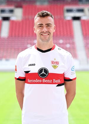 FUSSBALL 1. BUNDESLIGA SAISON 2021 2022 12.07.2021 Fototermin beim VfB Stuttgart in der Mercedes Benz Arena: Philipp Foerster