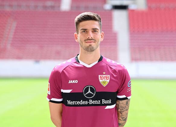 FUSSBALL 1. BUNDESLIGA SAISON 2021 2022 12.07.2021 Fototermin beim VfB Stuttgart in der Mercedes Benz Arena: Torwart Fabian Bredlow