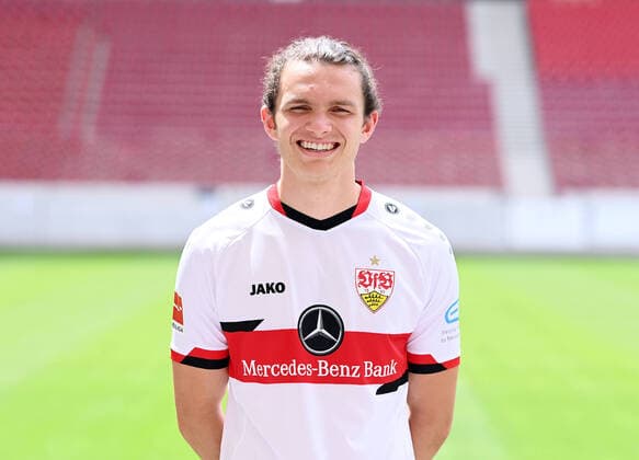 FUSSBALL 1. BUNDESLIGA SAISON 2021 2022 12.07.2021 Fototermin beim VfB Stuttgart in der Mercedes Benz Arena: Jordan Meyer