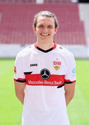 FUSSBALL 1. BUNDESLIGA SAISON 2021 2022 12.07.2021 Fototermin beim VfB Stuttgart in der Mercedes Benz Arena: Jordan Meyer