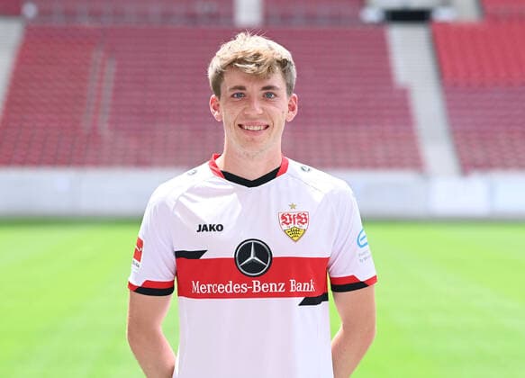 FUSSBALL 1. BUNDESLIGA SAISON 2021 2022 12.07.2021 Fototermin beim VfB Stuttgart in der Mercedes Benz Arena: Luca Mack