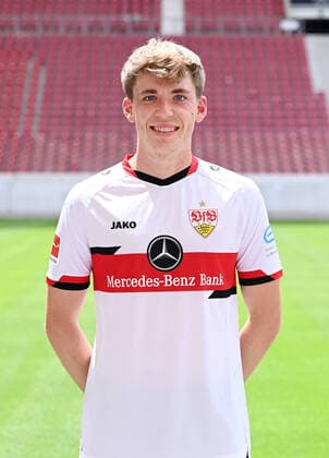 FUSSBALL 1. BUNDESLIGA SAISON 2021 2022 12.07.2021 Fototermin beim VfB Stuttgart in der Mercedes Benz Arena: Luca Mack