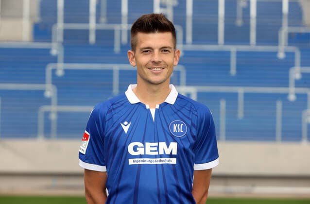 Karlsruher SC Portraittermin Saison 2021 2022 Marvin Wanitzek, Karlsruher SC, 2. Bundesliga, Porträttermin 2021 2022.