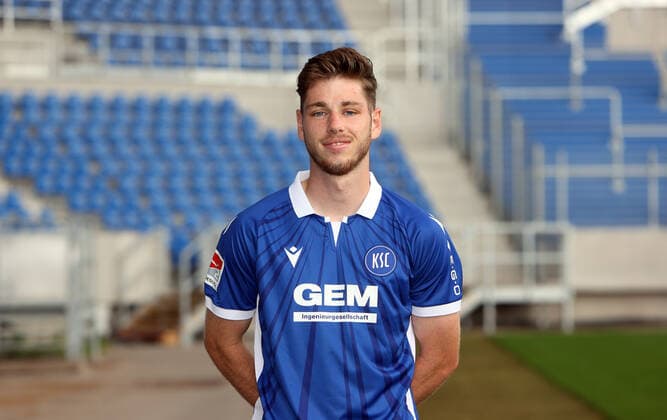 Karlsruher SC Portraittermin Saison 2021 2022 Leon Jensen, Karlsruher SC, 2. Bundesliga, Porträttermin 2021 2022.