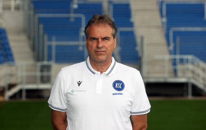 Karlsruher SC Portraittermin Saison 2021 2022 Dr. Marcus Schweizer (Teamarzt), Karlsruher SC, 2. Bundesliga, Porträttermin 2021 2022.