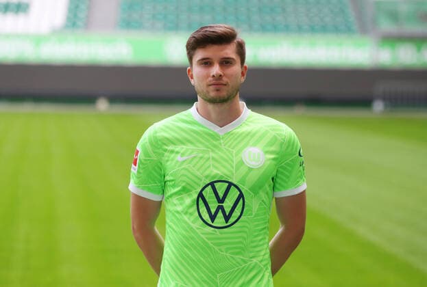 VfL Fototermin Wolfsburg, 13.07.2021, FUßBALL - VfL Wolfsburg, Bundesliga, Fototermin, Saison 2021 2022. Elvis Rexhbecaj (VfL Wolfsburg) Wolfsburg