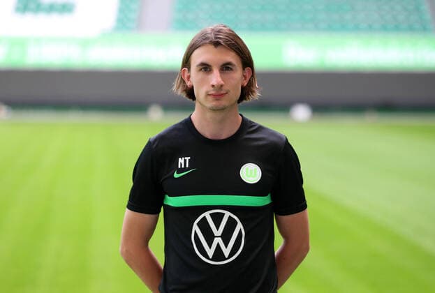 VfL Fototermin Wolfsburg, 13.07.2021, FUßBALL - VfL Wolfsburg, Bundesliga, Fototermin, Saison 2021 2022. Wissen. Noah Tegatz (VfL Wolfsburg) Wolfsburg