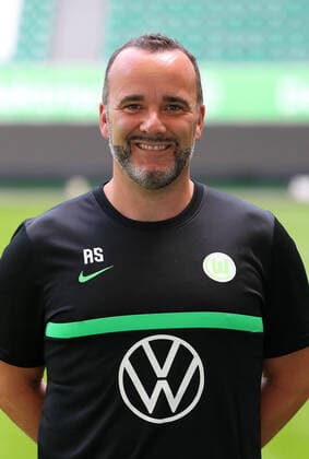 VfL Fototermin Wolfsburg, 13.07.2021, FUßBALL - VfL Wolfsburg, Bundesliga, Fototermin, Saison 2021 2022. Chiropraktor Alexander Steinbrenner (VfL Wolfsburg) Wolfsburg