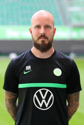 VfL Fototermin Wolfsburg, 13.07.2021, FUßBALL - VfL Wolfsburg, Bundesliga, Fototermin, Saison 2021 2022. Videoanalyst Alex Abresch (VfL Wolfsburg) Wolfsburg