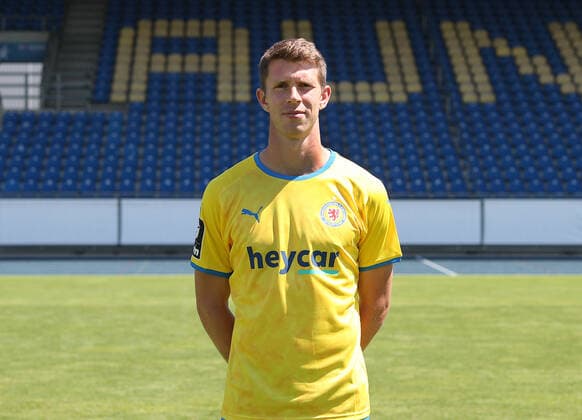 Lasse Schlueter ; Eintracht Braunschweig; 3.Liga, Portraettermin 2021 2022