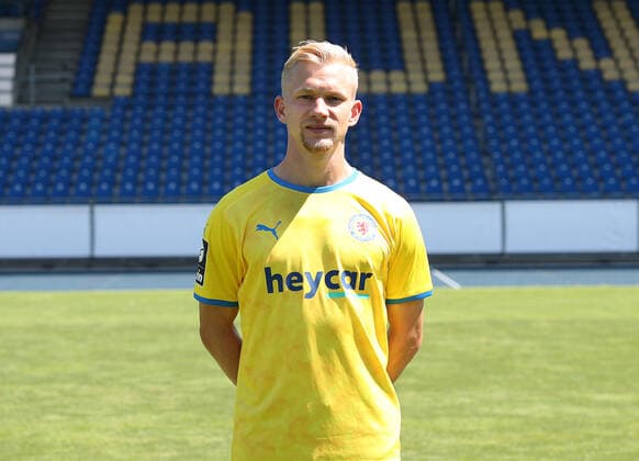 Bryan Henning ; Eintracht Braunschweig; 3.Liga, Portraettermin 2021 2022