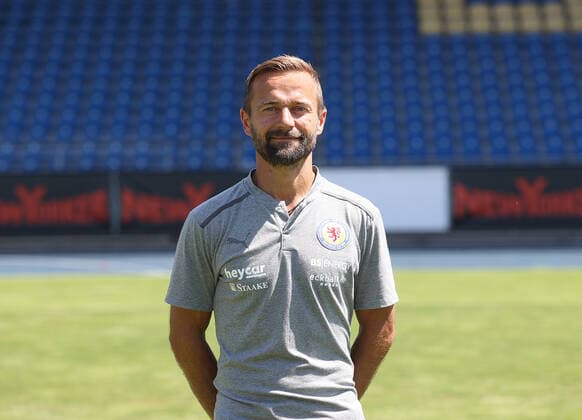Cheftrainer Michael Schiele ; Eintracht Braunschweig; 3.Liga, Portraettermin 2021 2022