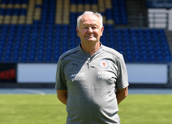Betreuer Berthold Schliwa; Eintracht Braunschweig; 3.Liga, Portraettermin 2021 2022