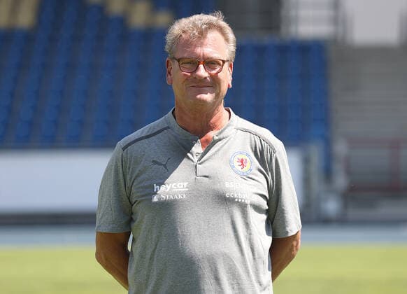 Zeugwart und Busfahrer Christian Skolik; Eintracht Braunschweig; 3.Liga, Portraettermin 2021 2022