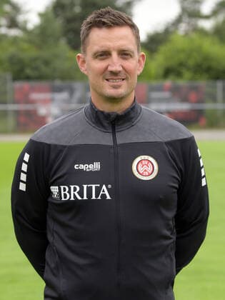 15.07.2021, xjhx, Fussball 3.Liga, SV Wehen Wiesbaden Porträt - Porträttermin 2021 2022 emspor, v.l. Mannschaftsarzt Dr. Michael Hoestermann (DFL DFB REGULATIONS PROHIBIT ANY USE OF PHOTOGRAPHS as IMAGE SEQUENCES and or QUASI-VIDEO) Wehen