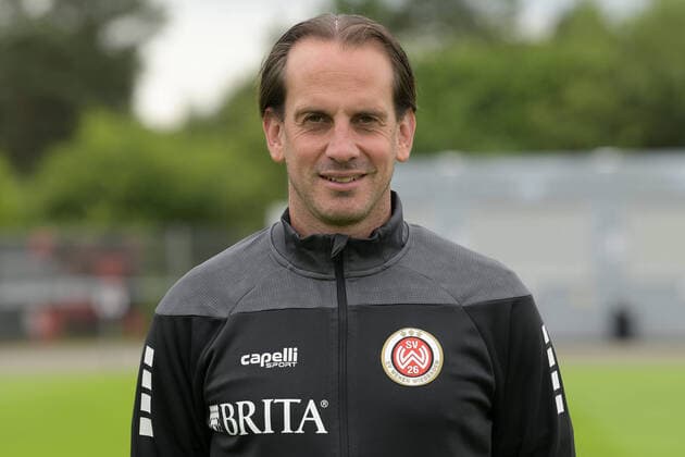 15.07.2021, xjhx, Fussball 3.Liga, SV Wehen Wiesbaden Porträt - Porträttermin 2021 2022 emspor, v.l. Trainer Ruediger Rehm (SV Wehen Wiesbaden) (DFL DFB REGULATIONS PROHIBIT ANY USE OF PHOTOGRAPHS as IMAGE SEQUENCES and or QUASI-VIDEO) Wehen